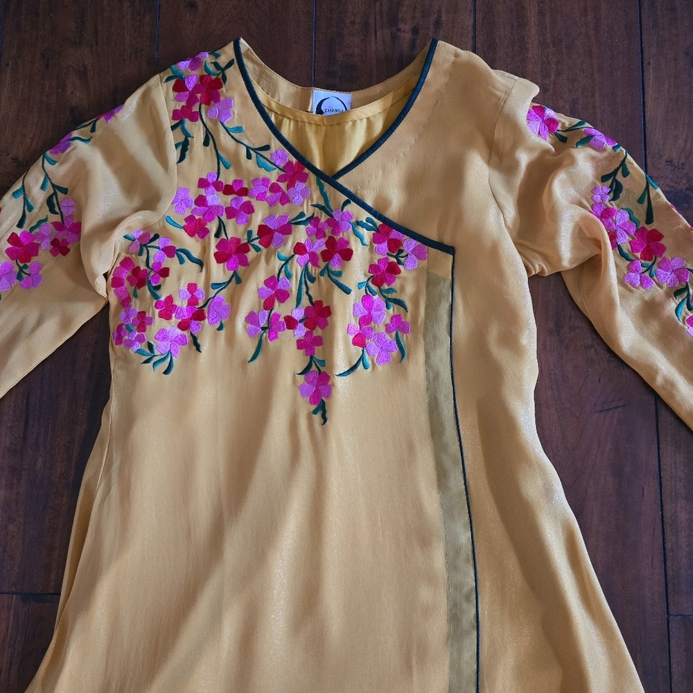Embroidered 2 Piece Salwar Kameez Shimmer Chiffon Party Wear Dress - Picture 2 of 7